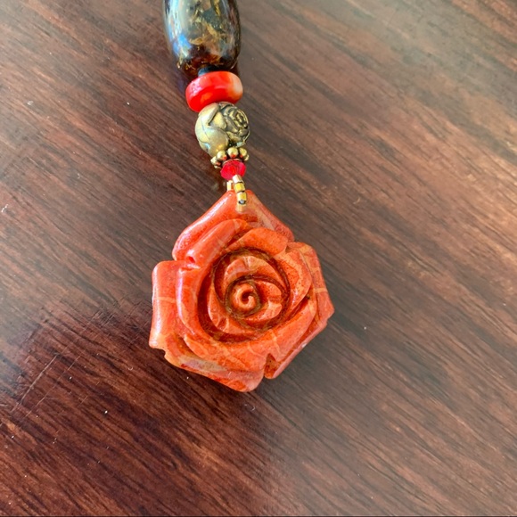 Red Jasper carved rose necklace - Picture 2 of 6